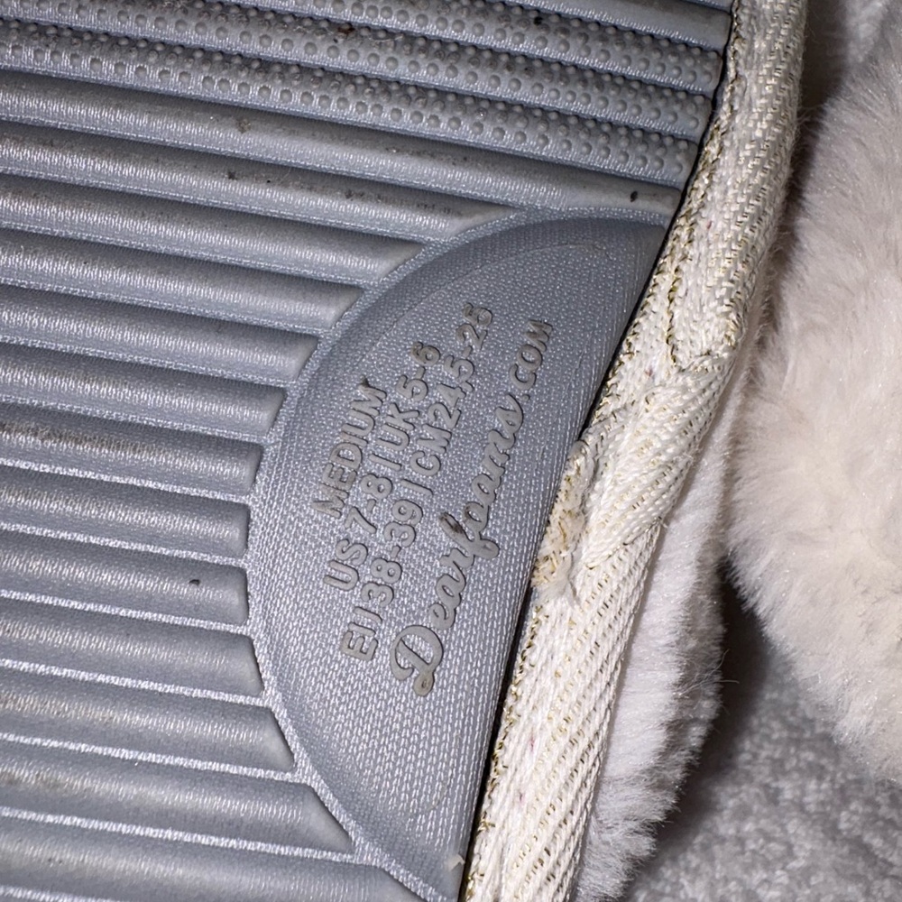 Bride to Be Slippers Size 7-8 - Picture 2 of 5